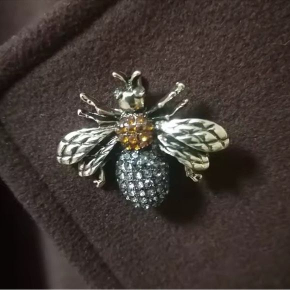 Anthropologie Gold Bee Brooch with Green Rhinestones - Picture 7 of 7